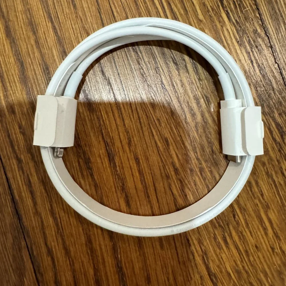 Apple, USB-C to Lightning Cable (1 m) x 4 (one brand new, 3 perfect condition)